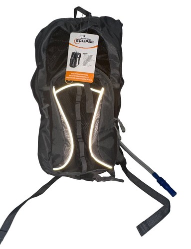 NWT Bass Pro Shops Eclipse 2.0 Liter Hydration Pack Hiking Hunting Camping