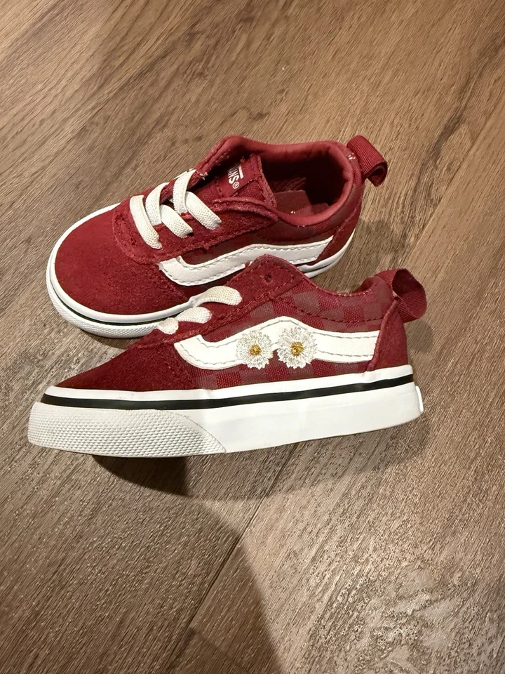 Zapatillas deportivas Vans para niños rojas de gamuza con cordones blancos niño pequeño 4 Foto 2 de 4