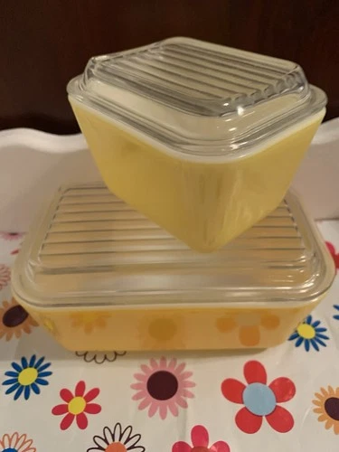 Vtg 4 Pyrex YELLOW Orange DAISY FRIDGE Baking 501 502 Dishes+ Lids  VGVC