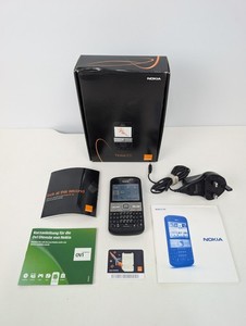 Nokia E5-00 - Smartphone Handy Schwarz & Silber QWERTZ Tastatur. Schaltet sich ein. Boxed
