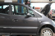 T&Uuml;R Vorn Rechts Mercedes-benz A 170 CDI L 168 Farbe Meteorgrau (195) Limousine