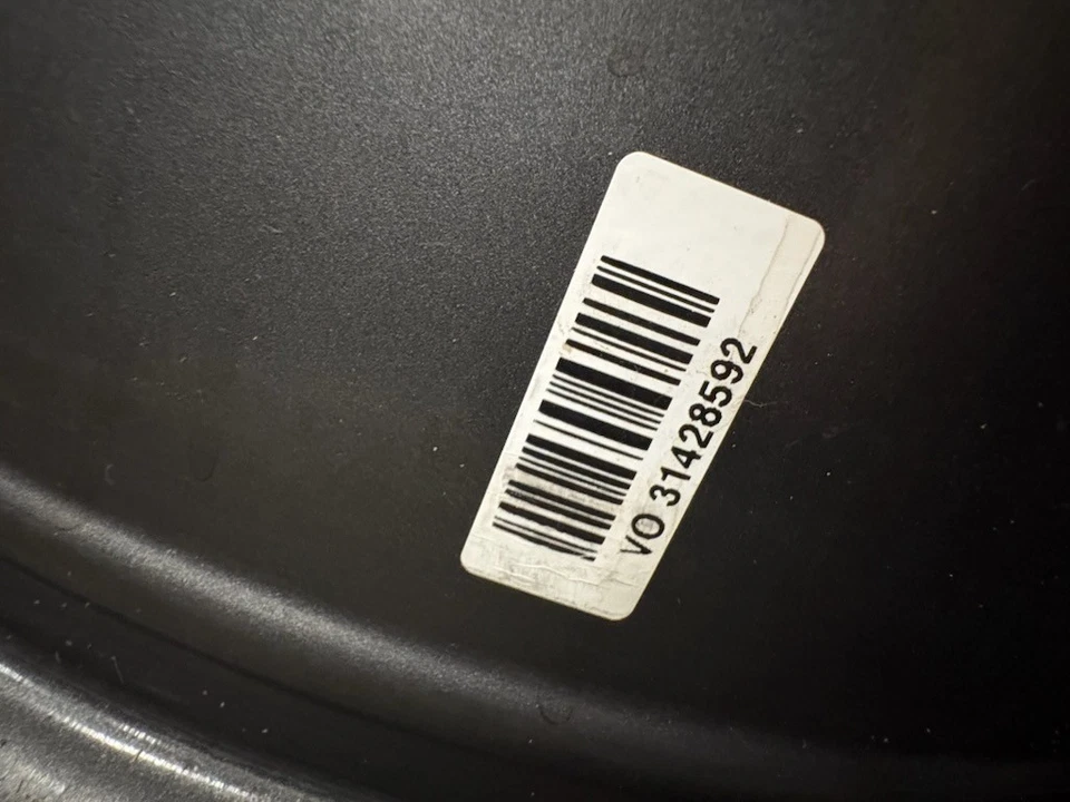 2017-26 Volvo V90CC 21x8 Wheel Set #31428592 New without Boxes - Image 4 of 4