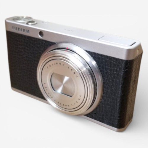 Fujifilm XF1 Black Digital Camera w/ Charger Battery Tested Lens Fixed - Picture 2 of 4