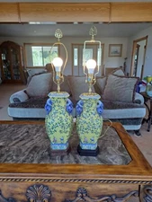 Pomegranate Chinoiserie Famille  White Floral Blossom Oriental 2 Table Lamps