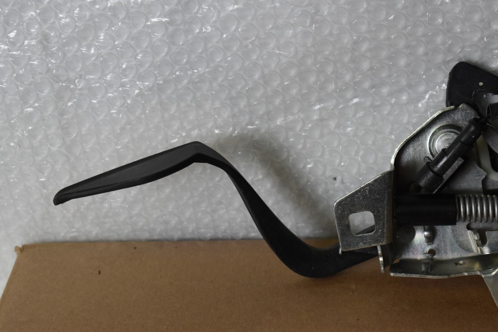 MASERATI QUATTROPORTE GRANTURISMO HOOD LATCH 2009-2011 OEM 067278100