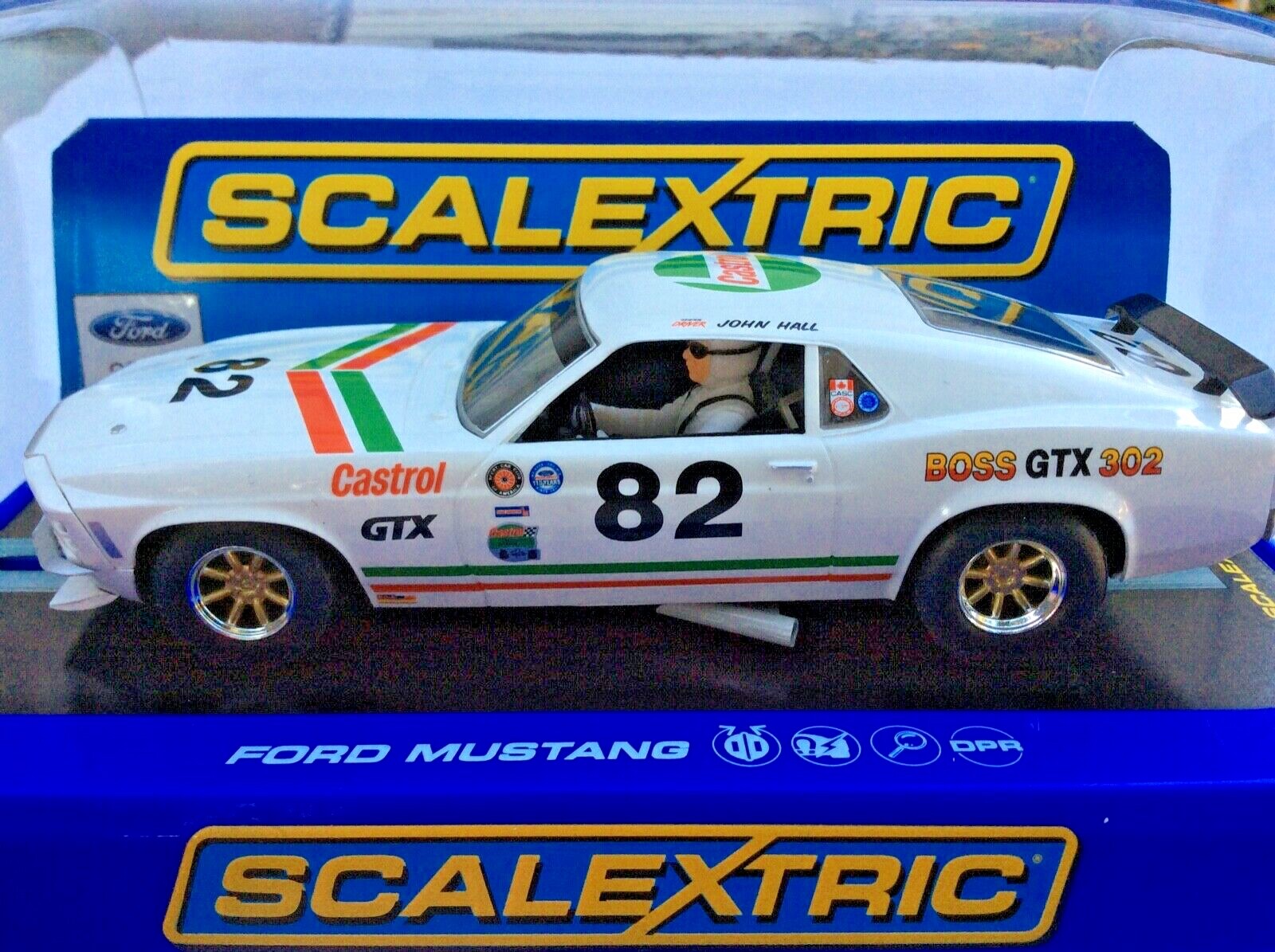 scalextric mustang