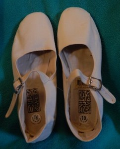  Women's White Canvas Shoes Size 10 / New!