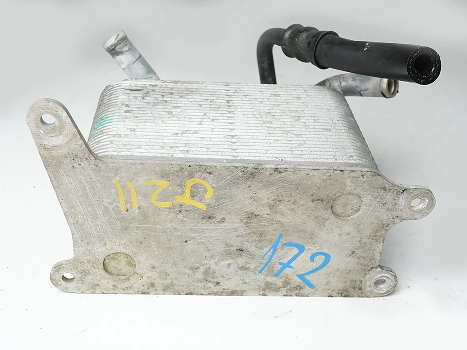 2004 - 2006 Volkswagen Phaeton 4.2L Engine Oil Cooler 8 Cylinder 3D0409061g Oem Foto 3 de 4