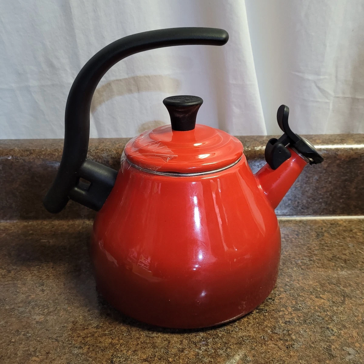 Le Creuset Chrysenth Ombre Red Whistling Tea Kettle 1.5 L 1.6 Qt *Damaged*