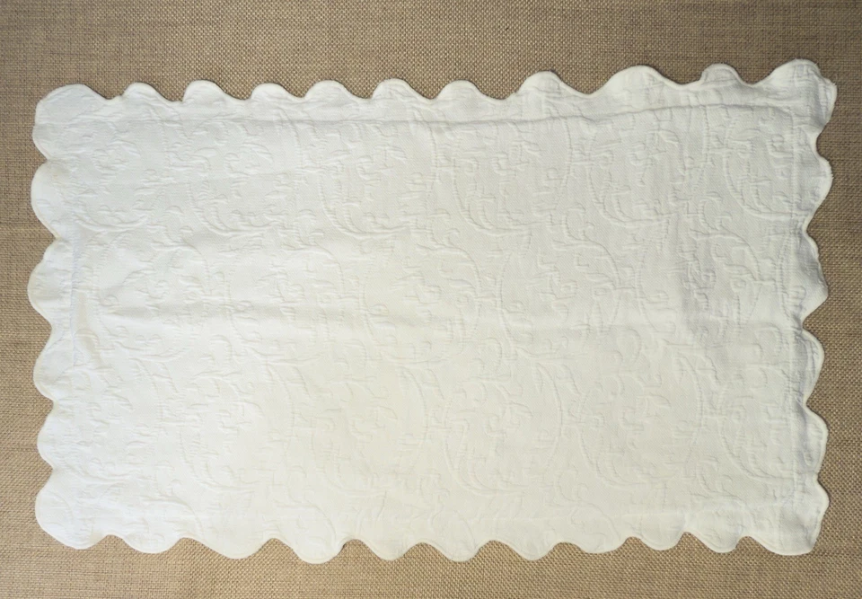 Linea Casa By Sferra Sham Conjunto KING Recortado Branco Texturizado Floral Matelasse - Imagem 3 de 4