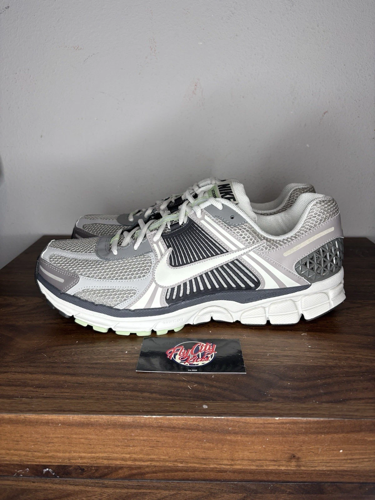 Nike Zoom Vomero 5 ciottoli piatto peltro