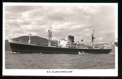 AK Passagierschiff S.S. Clan Sinclair, in voller Fahrt vor der Küste 