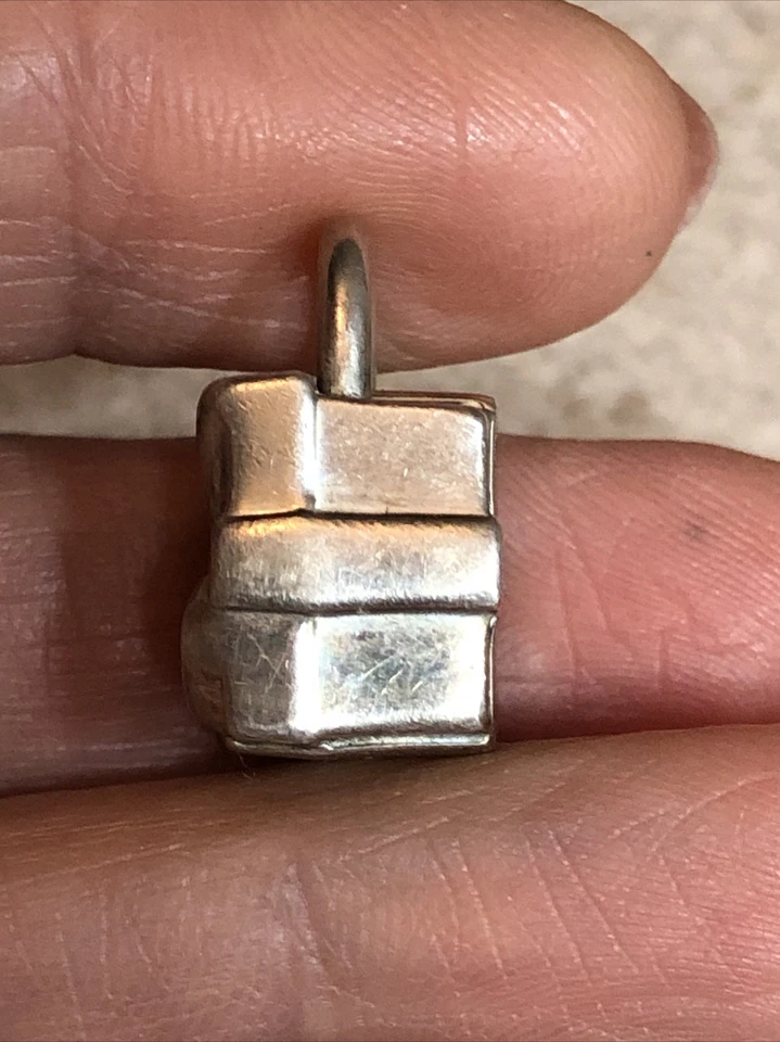 Tiffany & Co Plata Firma Caja de Regalo Candado Dije Colgante 14.8g, 3/4" x 1/2" Foto 4 de 4