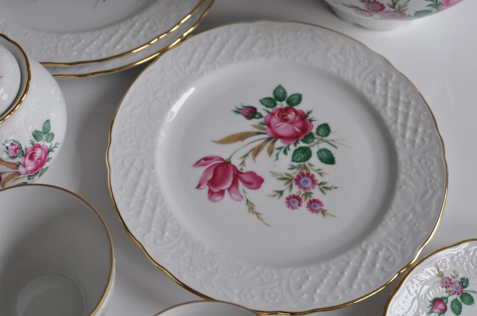 Bavaria Schumann Arzberg Kaffeeservice Relief Goldrand rote Blume Rose Form 870 - Bild 3 von 4