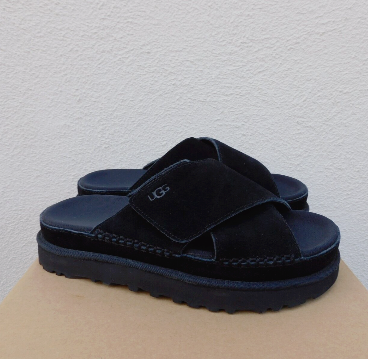 UGG BLACK GOLDENSTAR PLATFORM CROSS SLIDE SANDALS, WOMEN US 11/ EUR 42 ~NIB