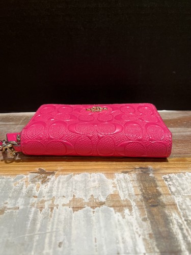 Beautiful Pink Coach Accordian Style Wristlet/Wallet Patent Leather - Picture 10 of 17
