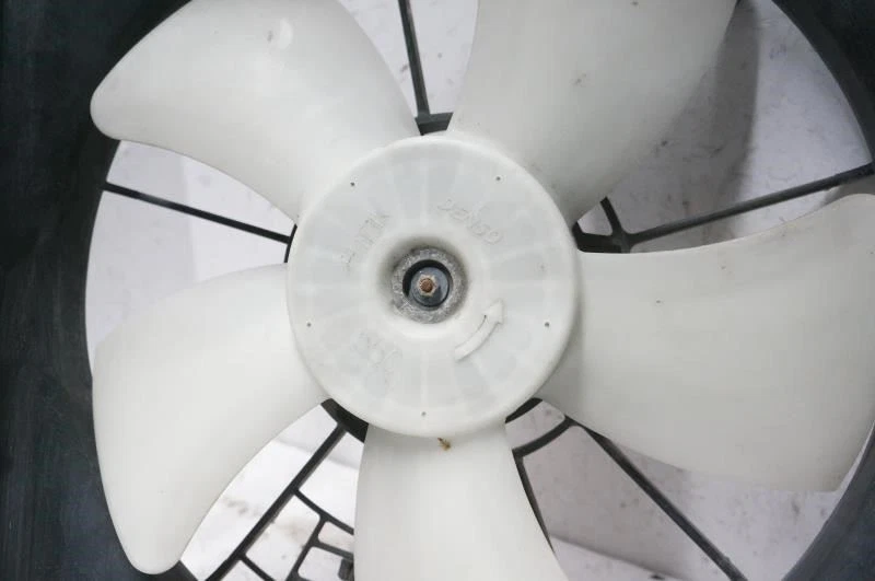 2008-2010 Honda Accord Radiator Cooling Fan Motor Assembly 19015-R70-A01 OEM - Image 2 of 4