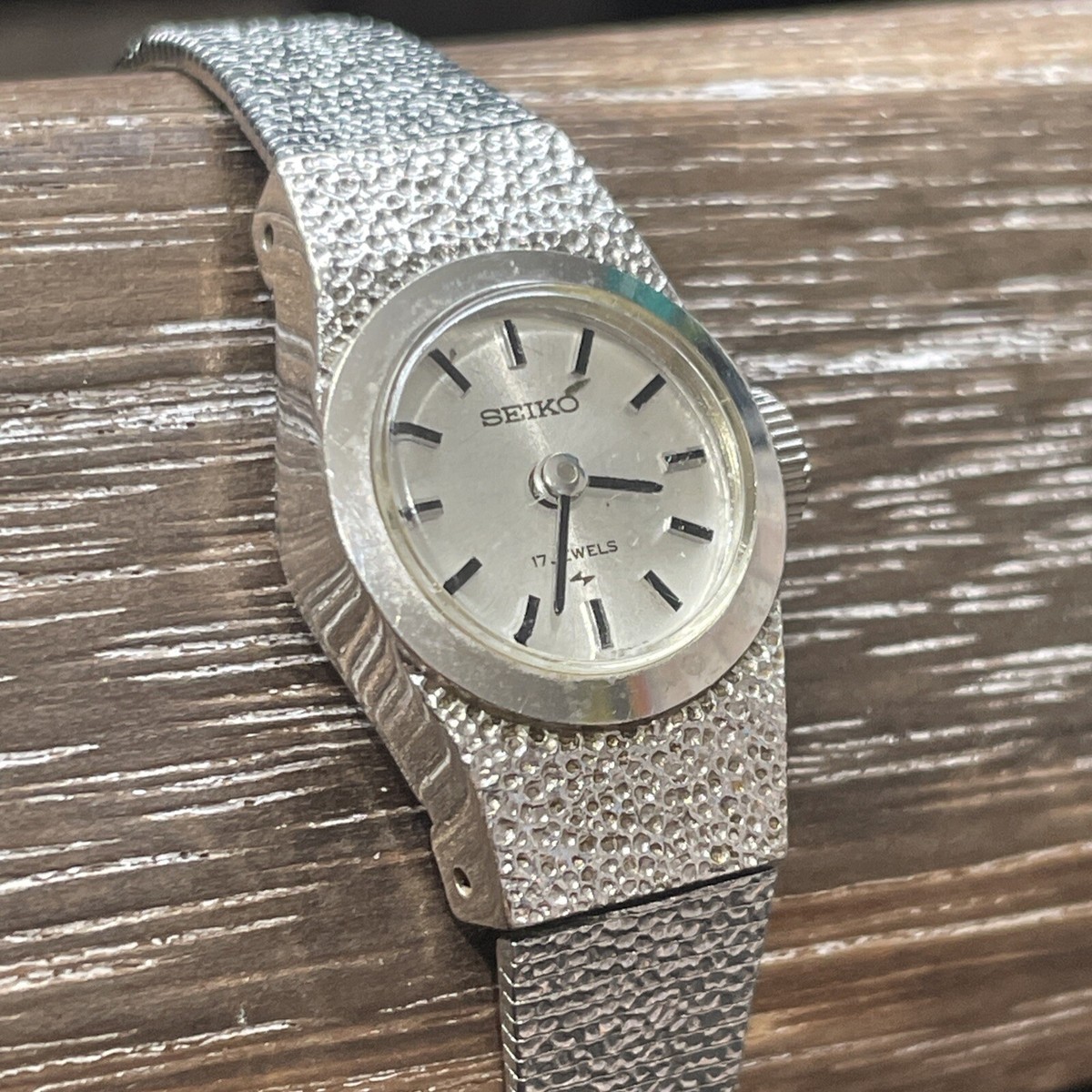 SEIKO Vintage Silver Tone Women 17J Watch 11-0450 Manual Winding