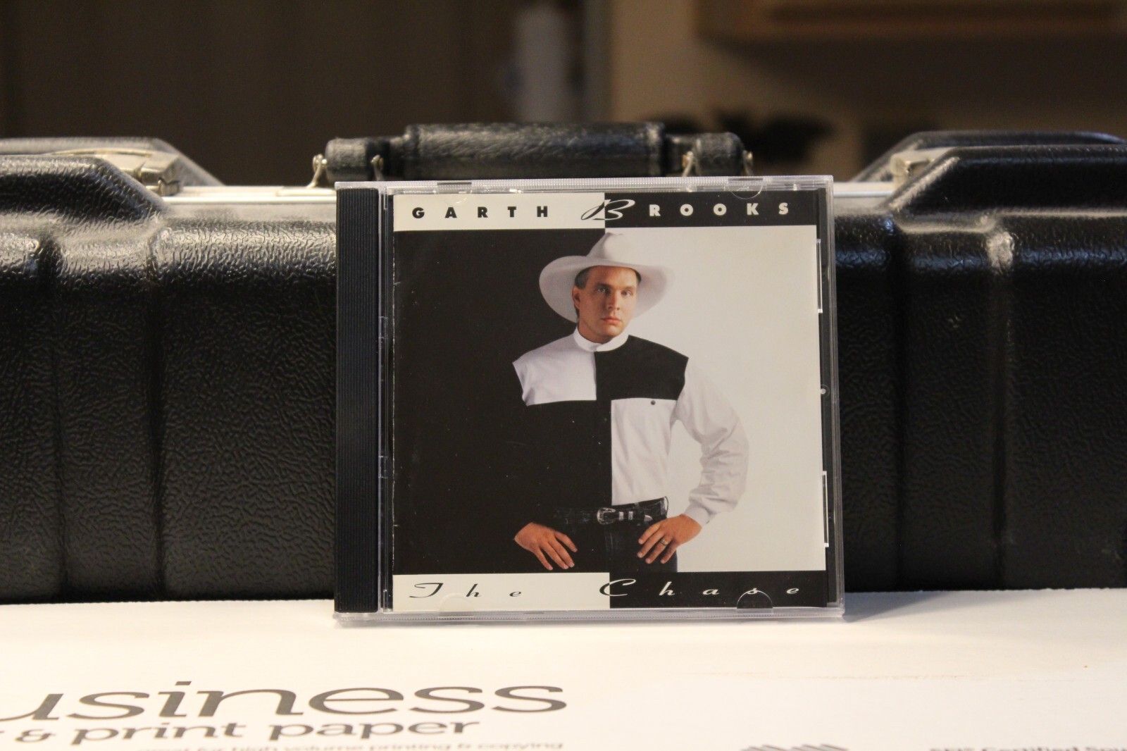 Garth Brooks  THE CHASE CD...FB 8