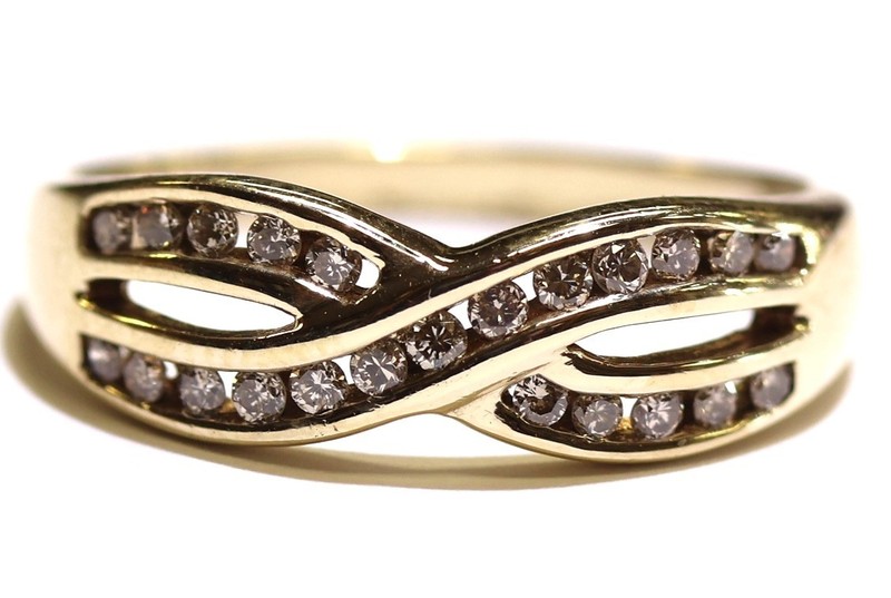 10k Yellow Gold .23ct Natural Diamond channel x criss cross band ring 2.6g 7.5