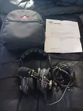 AVCOMM Aviation Communications Inc Model AC-800S Pilot’s Headset with AVCOMM Bag