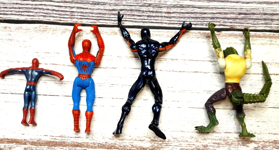Lote de 4 figuras de acción de personajes de Spider-Man. (2) Spider-Man, El Lagarto + 2099 Foto 2 de 4
