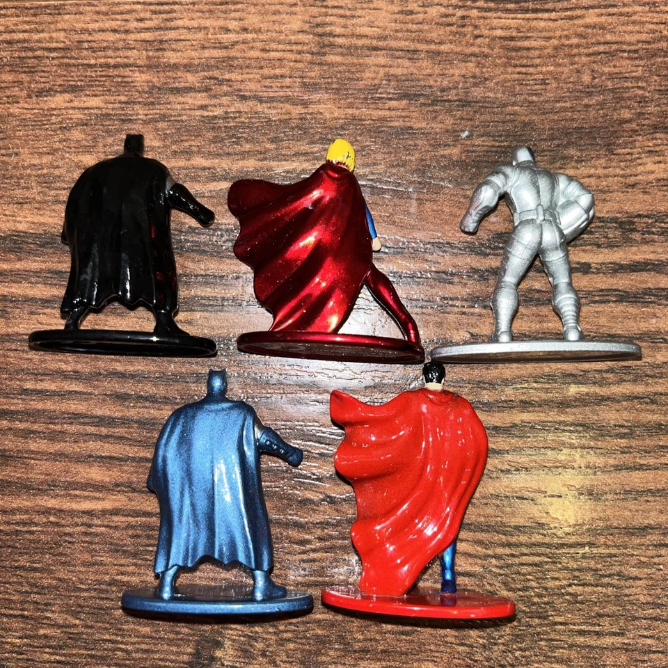 Lote de minifiguras fundidas a presión coleccionables de Superman 2017 DC Comics Nano Metalfigs de 1,5" Foto 2 de 3