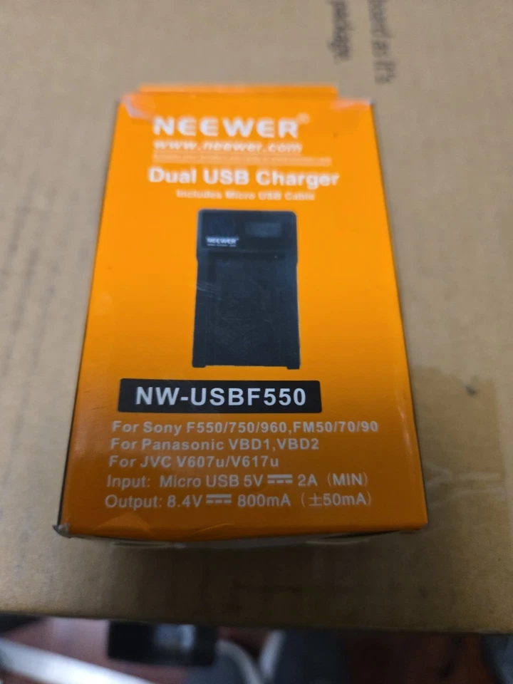 Neewer NW-USBF550 Dual USB Charger - Image 2 of 4