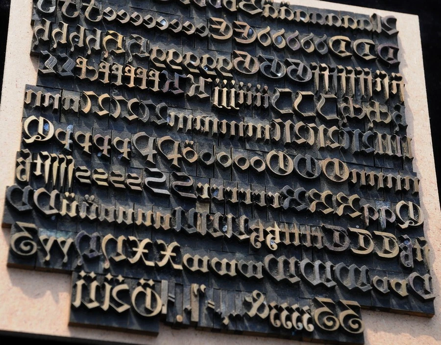 Prägeschrift 14 mm Messingschrift Buchbinder Messing Prägen Vergolden Fraktur ~~