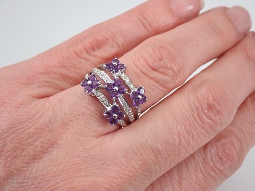 Anillo de aniversario de oro blanco de 14 quilates con diamantes amatista de varias filas de flores talla 7 - Imagen 7 de 7
