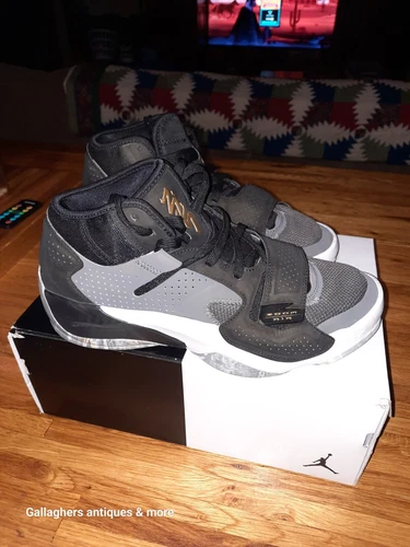 Größe 8 - Jordan Zion 2 TB Black Metallic Gold 2022 leicht gebraucht