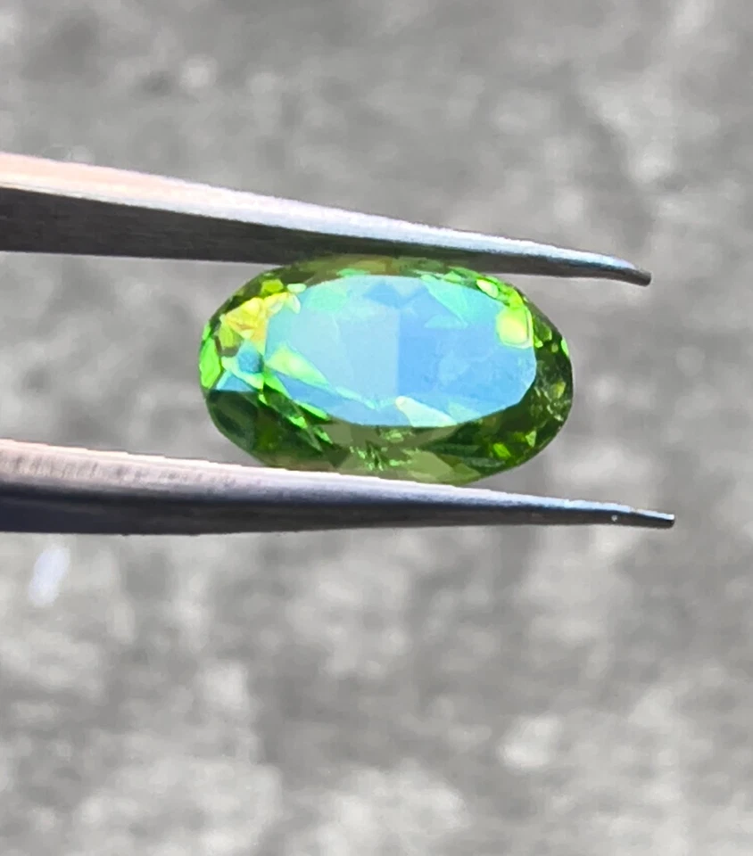 1.8 CTS Faceted Peridot, Beautiful Green Color - Image 4 of 4