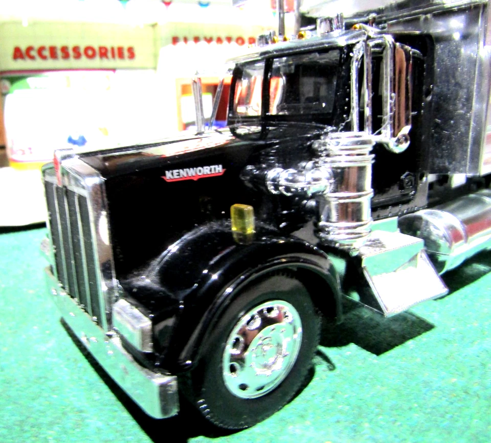 Nuevo Ray - Camión de volteo Kenworth grande escala 1/32 - Caja diecast W900 se mueve hacia arriba/abajo Foto 2 de 4