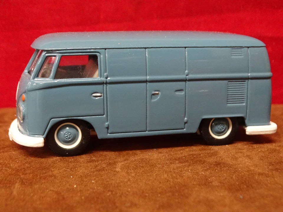 VW TYPE 2 SPLIT WINDOW T1, VINTAGE CORGI CLASSICS DIECAST 1:43 SCALE MODEL VAN - Image 4 of 4