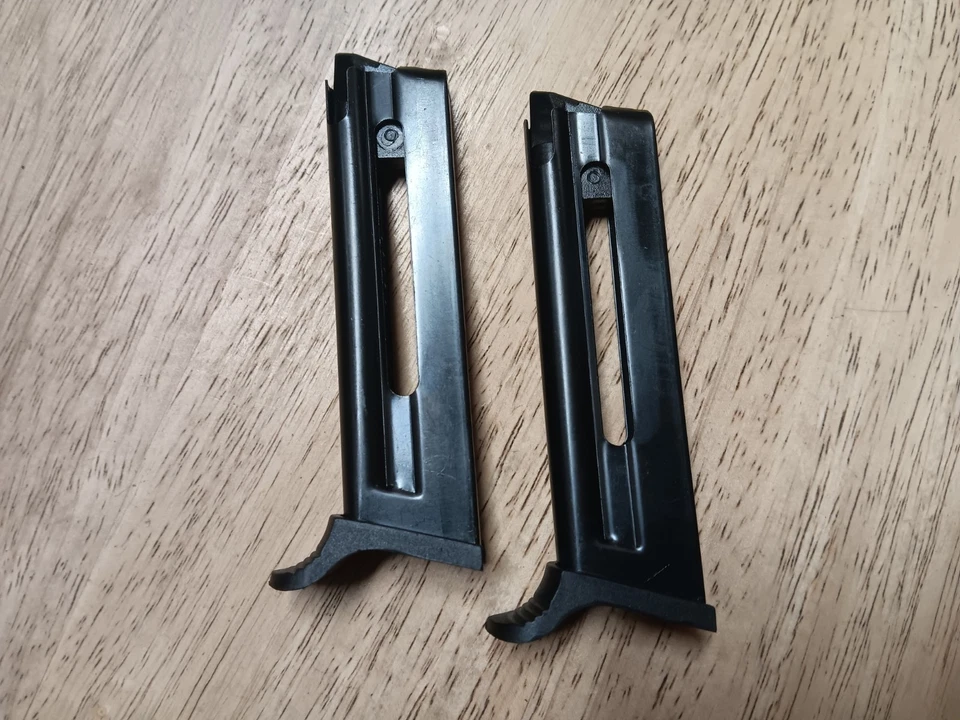 Conjunto de 2 Beretta modelo 71 Jaguar 8rd. 22Lr. Pentes - Imagem 2 de 4