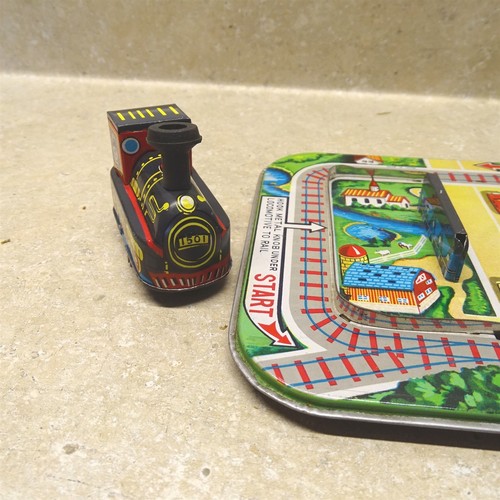 Vintage T.P.S Japan Mechanical Cross Road Wind-Up Train Set With Box, Works - Picture 9 of 12