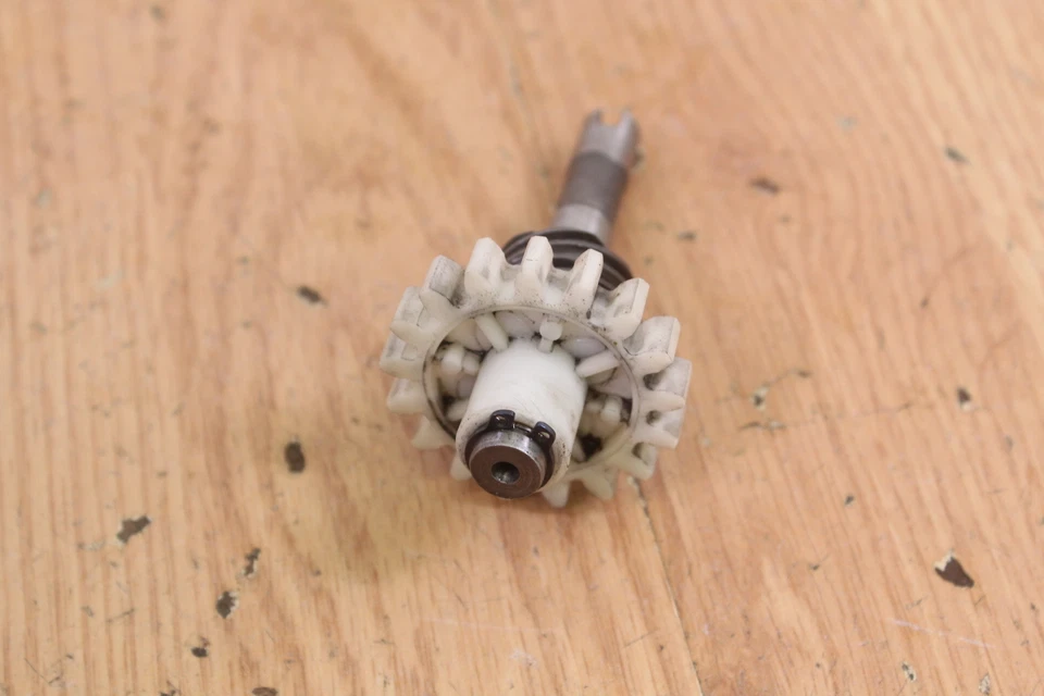 Honda MT125 1976 bomba de aceite y eje de transmisión Foto 4 de 4