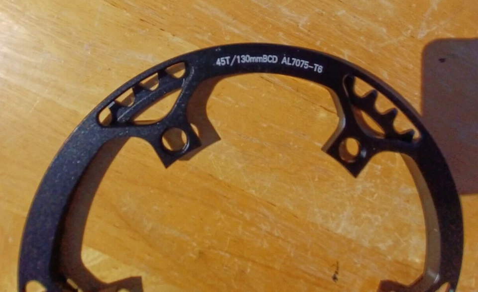 Plato único de aleación negro Litepro NOS con protector 130 x 45T - 3/32 - se adapta a Shimano Foto 3 de 4