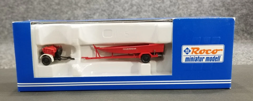 Juego de 2 remolques ROCO #1350 1 bote de bomberos en remolque y 1 tanque remolque "rojo" 1:87 Foto 4 de 4
