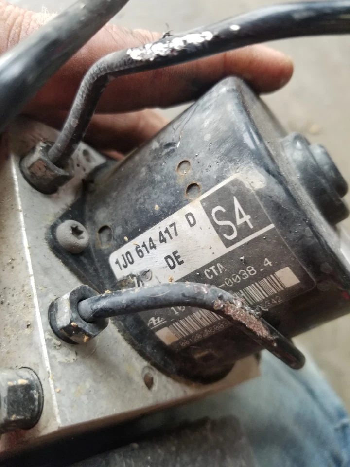Bomba de freno antibloqueo ABS Volkswagen Jetta 1999-2005 OEM. 1J0614417D Foto 3 de 4