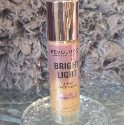 Makeup Revolution Bright Light Face Glow Liquid Highlighter Medium Light 0.77