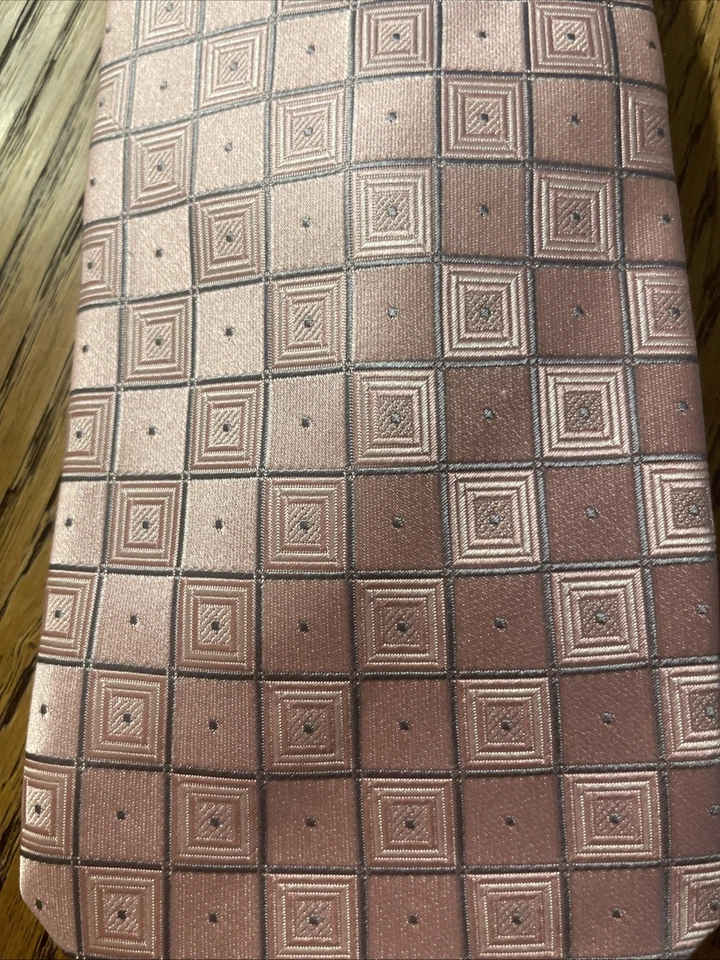 Corbata geométrica de seda lila colección exclusiva Donald J. Trump usada en excelente estado hecha a mano Foto 3 de 4