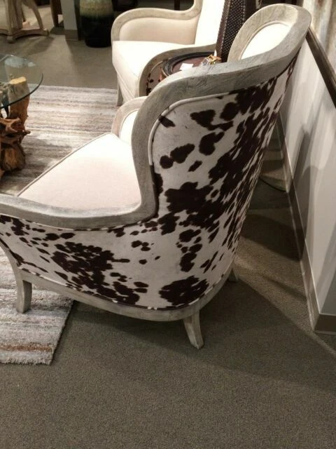 Candelabros de tela blanca Uttermost y Lámparas de techo