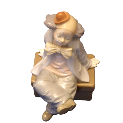 Nadal Clown Circus Figurine Porcelain Sitting on Trunk 2693 Vintage Lovely - Picture 2 of 11
