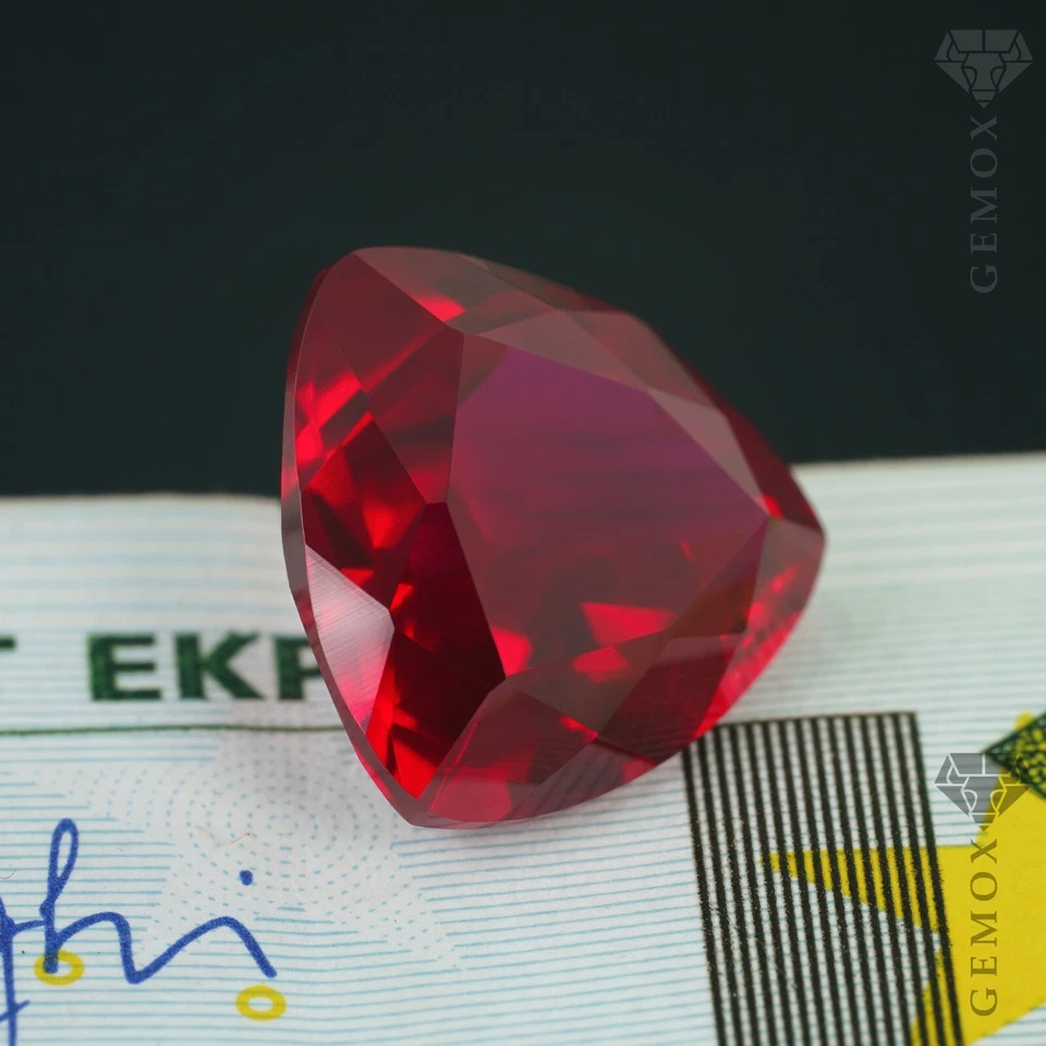 Ruby Trilliant Cut Loose Gemstone Authentic Corundum Triangle Lab-Grown Stone EU - Image 4 of 4