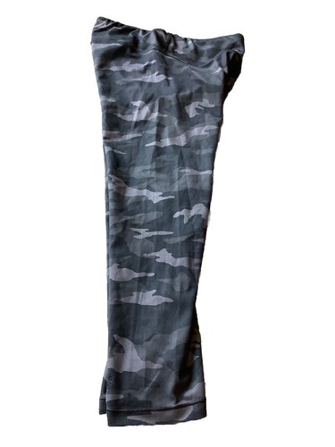 Athleta Girl Active Capris Black Size XXL 2XLarge 16 Athletic Camo GUC Legging - Picture 2 of 12