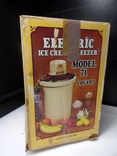 Vintage 4 Quart Richmond Cedar Works Model #71 Ice Cream Freezer Maker Electric