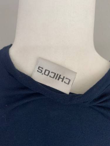 Chicos Damen Marine Langarmshirt mit Schmucksteinen Ausschnitt Größe Large - Bild 3 von 3