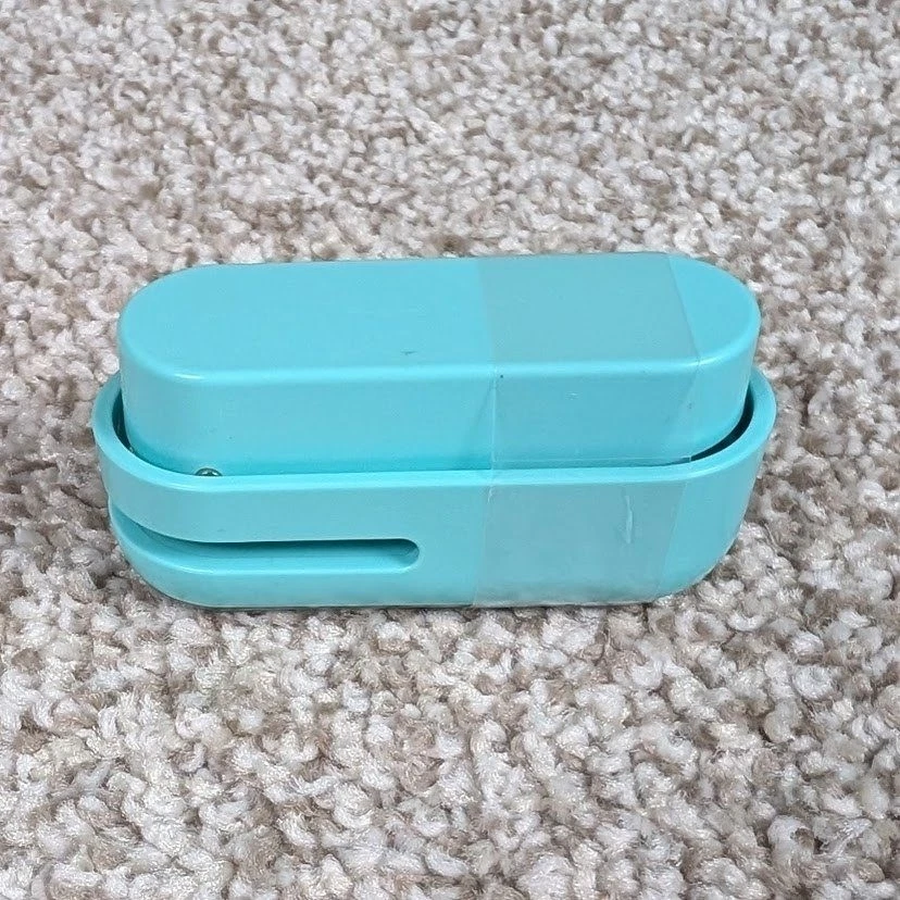 Pen+Gear Mini Hole Punch 10-Sheet Capacity 1/4-Inch Holes Removable Tray - Image 4 of 4