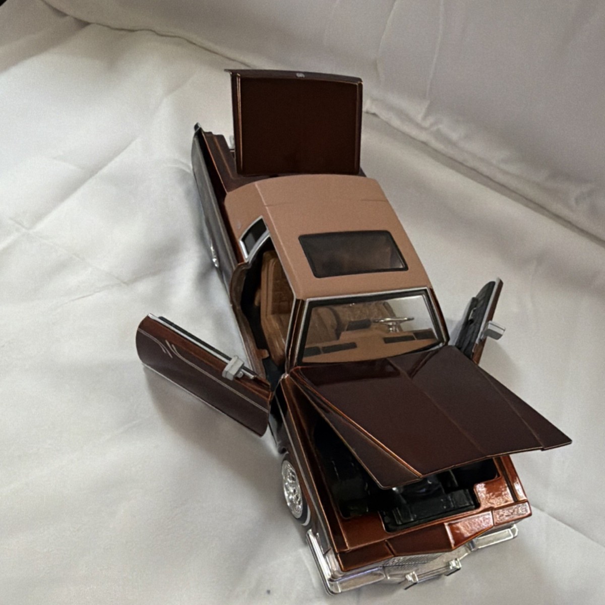 Jada Toys Street Low 1985 Cadillac Brougham Lowrider Diecast 1/24